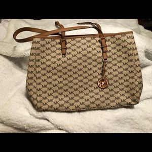 Large in néw condition Michael kors
